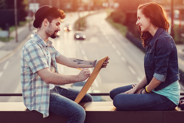 Painter drawing a girl at the bridge